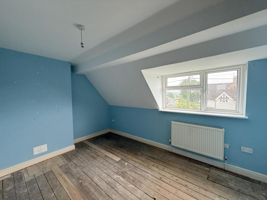 Lot: 135 - SEMI-DETACHED HOUSE IN NEED OF IMPROVEMENT IN VILLAGE SETTING - Bedroom 2 of Village House in Need of Improvement